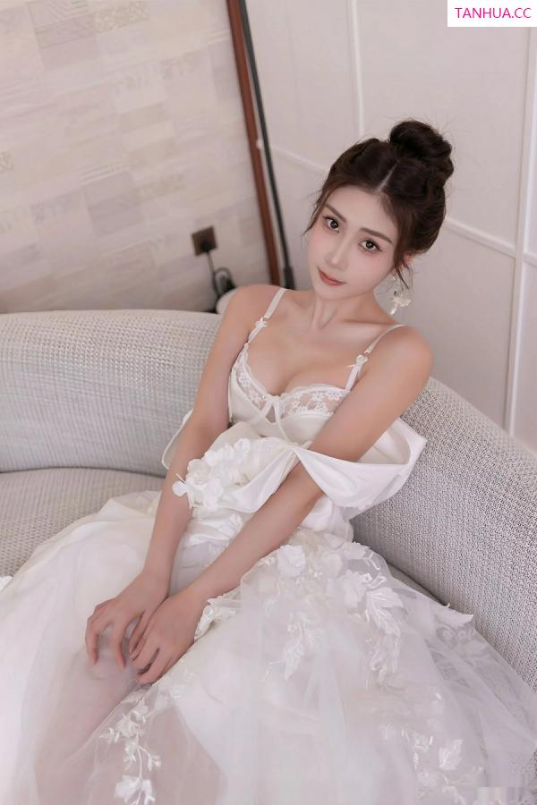   [XiuRen]高清写真图 2025.09.26 No.10814 刘婷婷 白色婚纱第12张图片